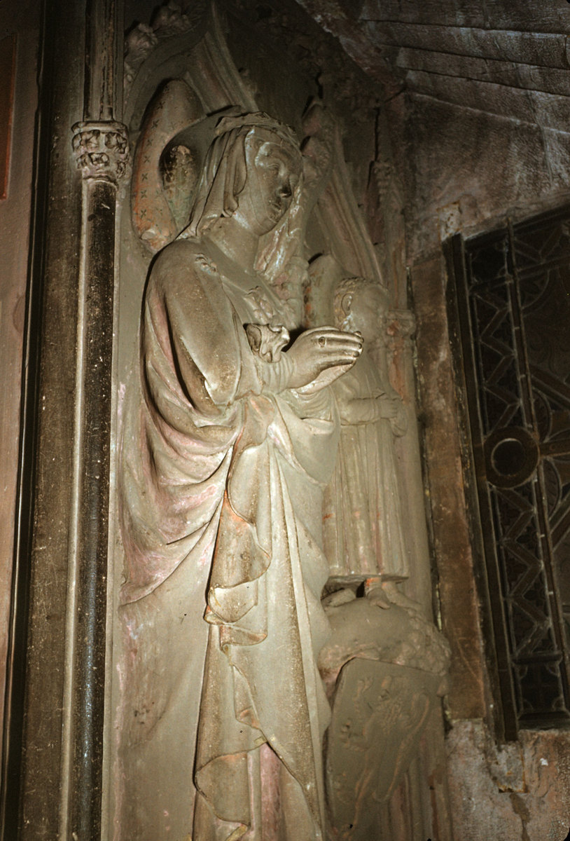 16_Basel-Muenster-Tomb-Quee.jpg