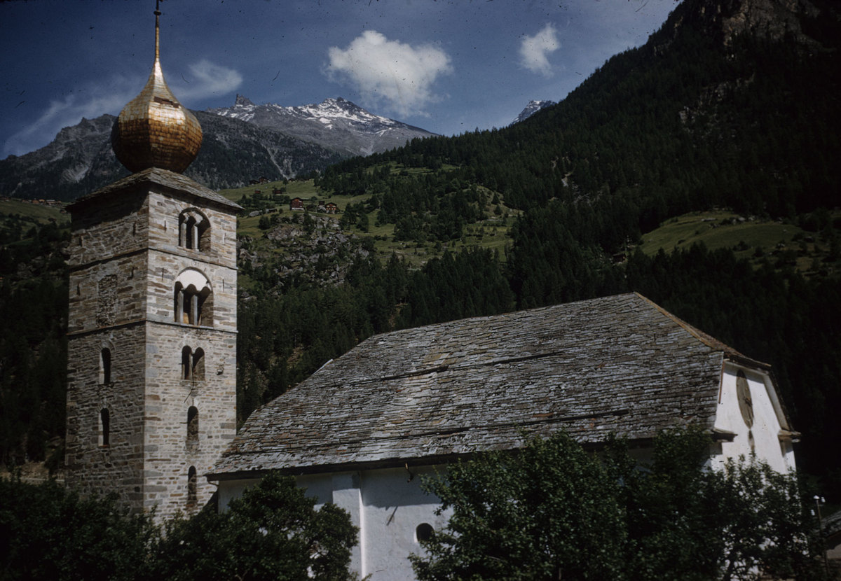 132_St-Niklaus-church-from-train.jpg