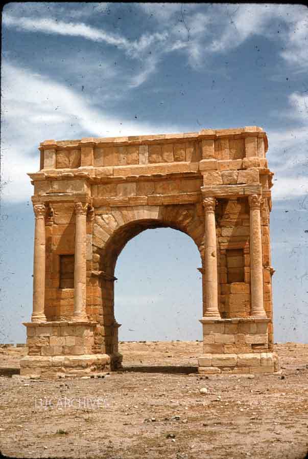 18-sufetula-triumphal-arch-diocletian.jpg