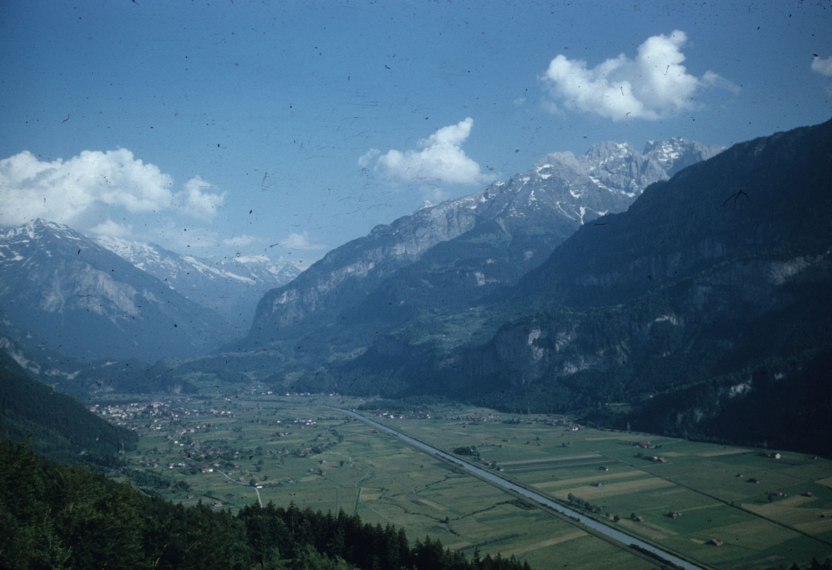 101_Meiringen-from-Brunig-Pass.jpg