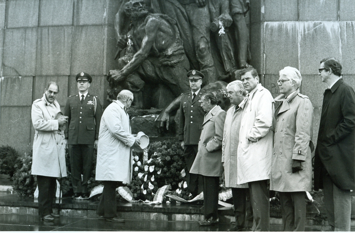 GhettouprisingmonumentWarsaw4-23-760001.jpg