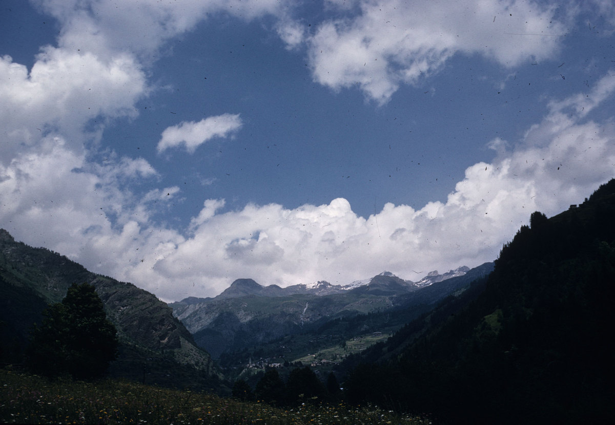 137_Valtournanche-with-matterhorn-in-clouds.jpg