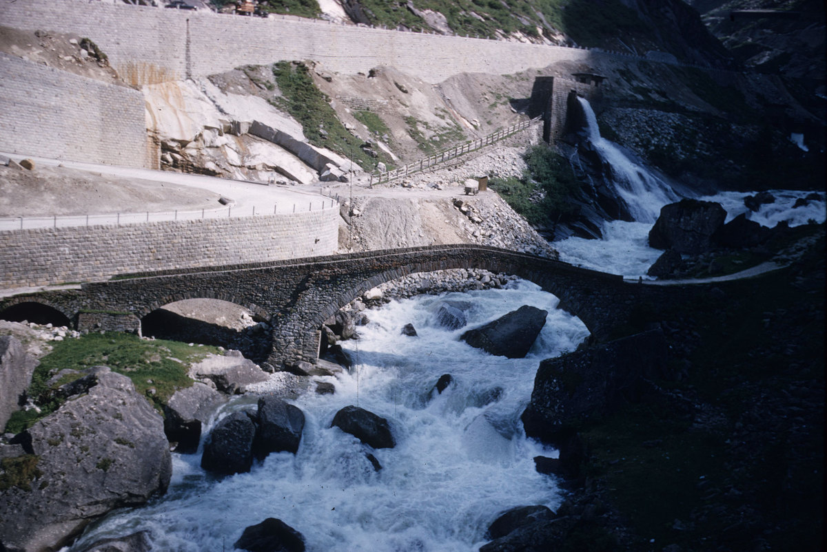 157_mt-road-near-Andermatt.jpg