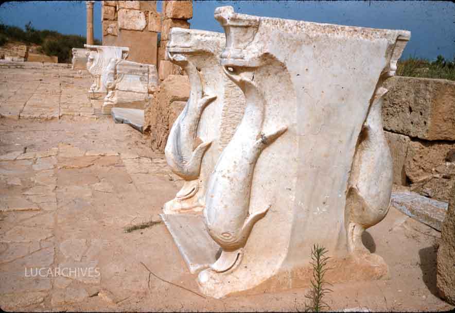 7-leptismagna-market-stalls.jpg