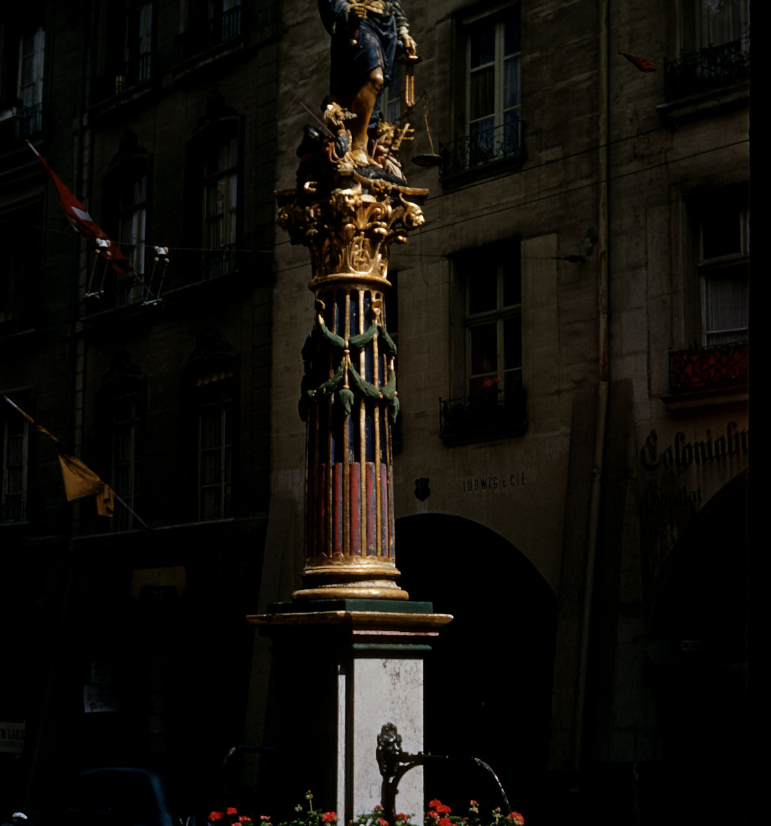 18_Bern-street-fountain-Jus.jpg